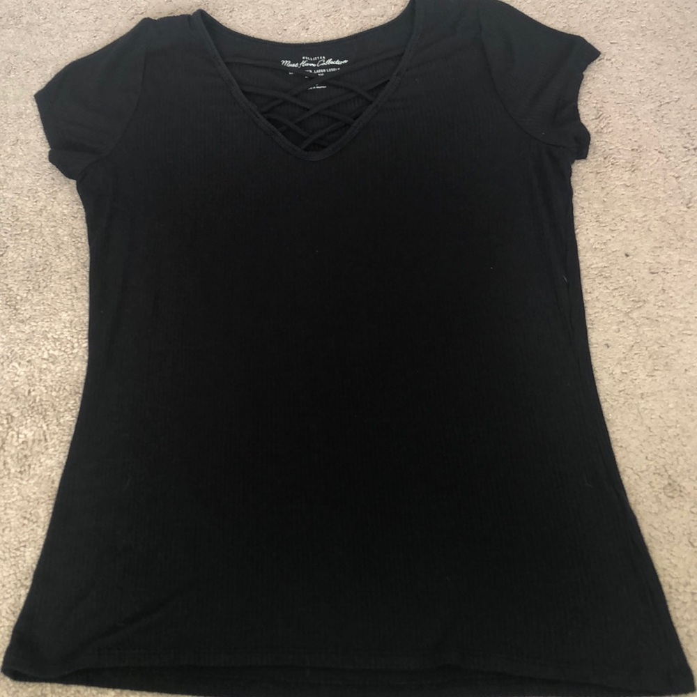 Hollister crossed top